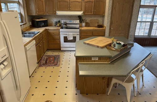 Saugerties Cabin | Relaxing 3-bedroom with indoor fireplace in the Catskills