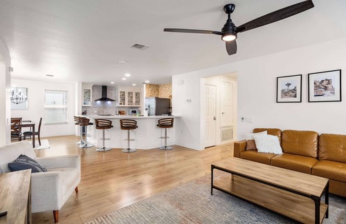 Austin House | Relaxing 3BR Austin stay with BBQ & Backyard