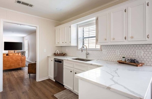 Corsicana House | Relaxing 3BR Stay - BBQ, Games & Comfort!