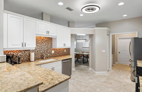 South Gate Ridge House | Relaxing 4BR Home with Saltwater Pool/Spa, Near the Beach, 30 day minimum, perfe