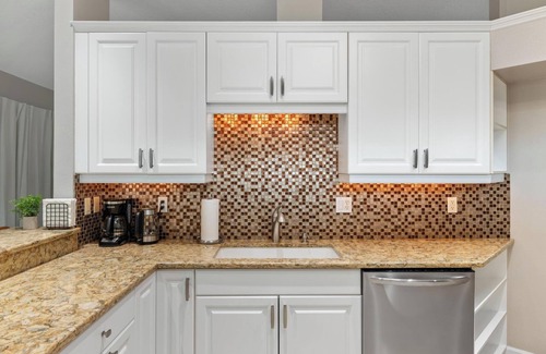 South Gate Ridge House | Relaxing 4BR Home with Saltwater Pool/Spa, Near the Beach, 30 day minimum, perfe
