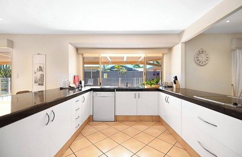 Robina House | Relaxing 4BR Robina Escape with Parking and Pool