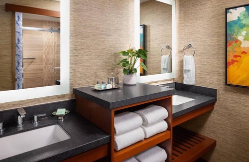 Crown Point Hotel | Relaxing Bayfront Double Suite | Catamaran Hotel & Spa | 2 units
