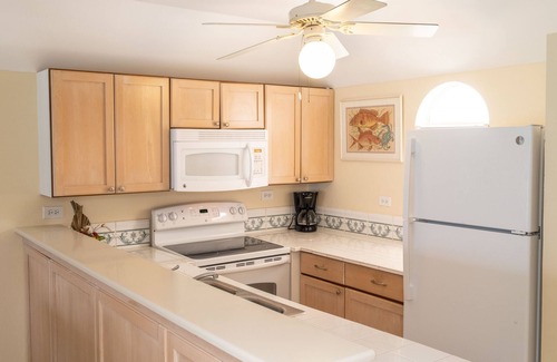 Paradise Island Villa | Relaxing Beach Villa with Full Kitchen, Free Wifi & Parking by RedAwning