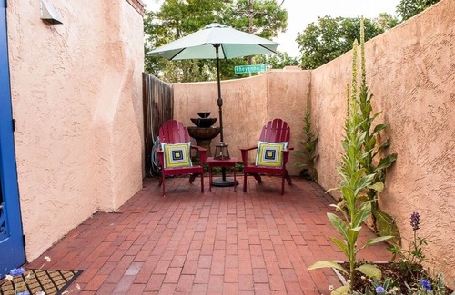 Broadmoor House | Relaxing Casita With Hot Tub Near The Broadmoor
