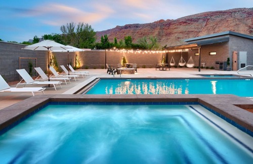 Moab Hotel | Relaxing Couple Retreat | Dog-friendly & Free Parking| Downtown Stay