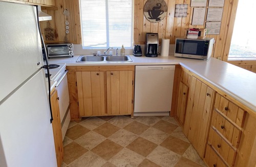 Rio Vista Estates Cabin | Relaxing, cozy cabin by Coller State Wildlife area