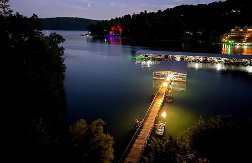 La Follette Villa | Relaxing Getaway; Norris Lakefront Home in Private Deerfield Resort