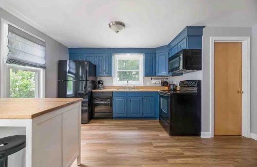 York Beach House | Relaxing getaway walking distance to the beach