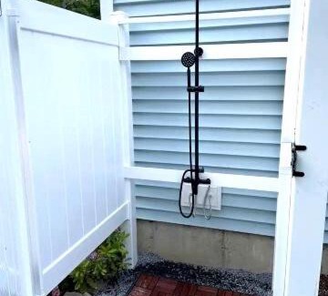 York Beach House | Relaxing getaway walking distance to the beach