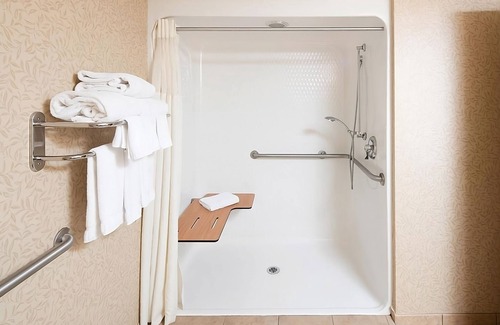 Kalispell Hotel | Relaxing Hideaway! Pets Allowed, Swimming Pool, Quick Drive to Kidsports Park!