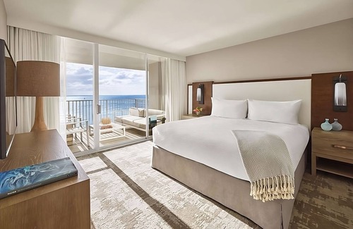 Waikiki Resort | Relaxing Hideaway! Pets Allowed, Oceanfront, 2 Pools, 2 Restaurants and Pools