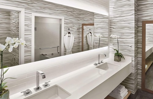 Waikiki Resort | Relaxing Hideaway! Pets Allowed, Oceanfront, 2 Pools, 2 Restaurants and Pools