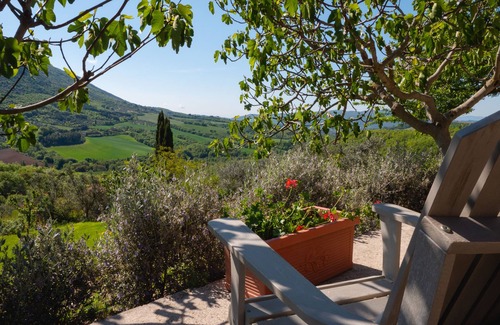 San Giovanni del Pantano Apartment | Relaxing hillside family accommodation with pool