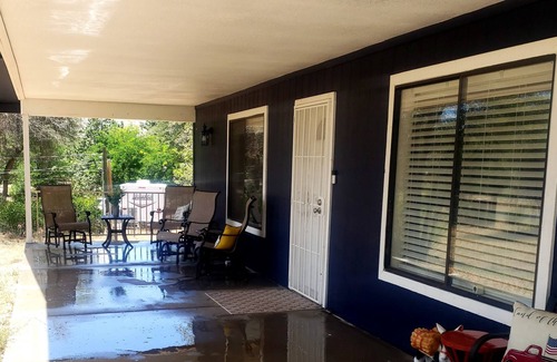 Williamson House | Relaxing House with Porch
