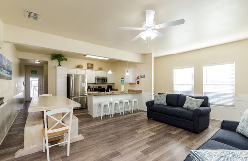 Corpus Christi House | Relaxing Island Escape w/a Heated Pool, Private Patio, and Close to the Beach