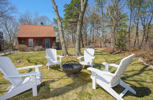 West Tisbury Cottage | Relaxing Island Retreat, Cozy Cottage, Lamberts Cove Beach Access!