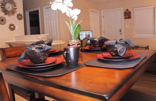 Tallahassee Villa | Relaxing King Bed Villa Downtown Tallahassee