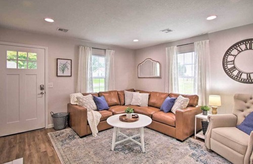 Fort Gibson House | Relaxing King Master Suite! Great backyard, Games, Firepit