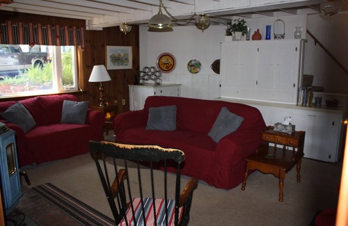 Winchendon House | Relaxing lake front, big deck, sandy beach