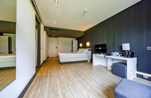 Uden Hotel | Relaxing Nature & City Getaway Close to Local Walking Trails