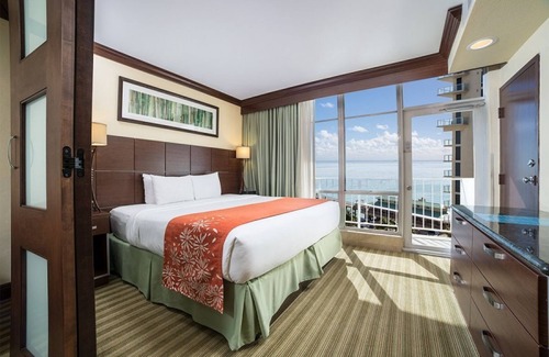 Sunny Isles Beach Hotel | Relaxing Oasis in Sunny Isles Beach! 3 Spacious Units, Pool, Pets Allowed