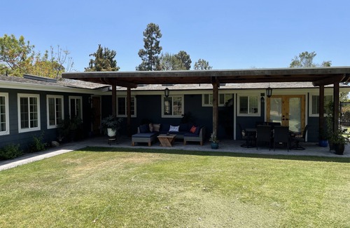 Camarillo House | Relaxing Ranch Style House with Garden and Orchard
