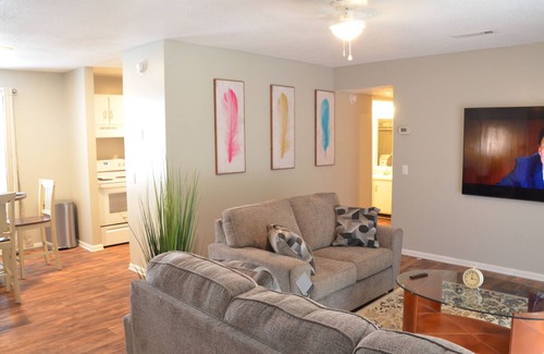 Enterprise Apartment | Relaxing Retreat: 2-bedroom apartment in superb Enterprise highspeed internet