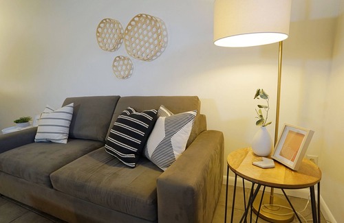 South Pandosy Condo | Relaxing Retreat Overlooking Playa's Quiet 3rd Floor Courtyard