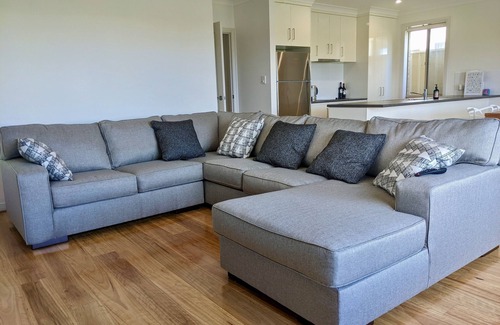 Nangkita House | Relaxing Riverview Home - A Quiet Getaway