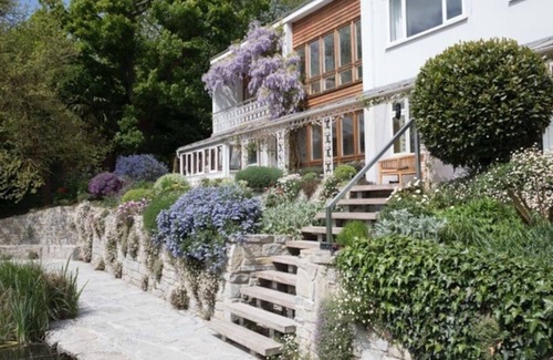 Glastonbury House | Relaxing, secluded house in Glastonbury, Somerest. By trees, views and the Tor