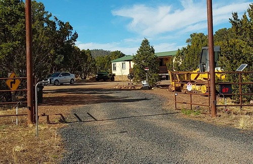 Springerville House | Relaxing simple 2 bedroom 2 bathroom split wing home, your home away from home.