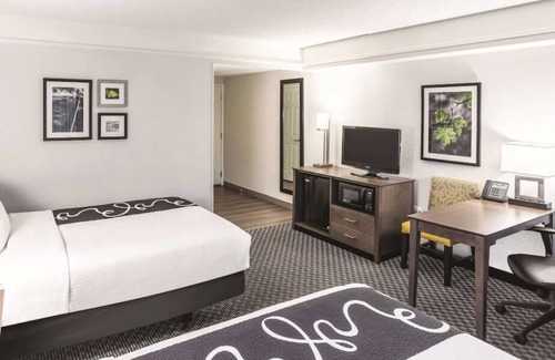Woodlands Village House | Relaxing Stay! 2 Comfortable Units, Free Breakfast, Pool, Pets Allowed