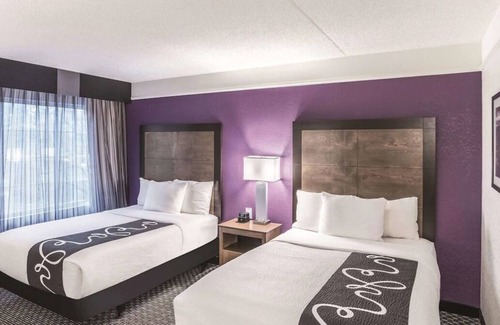 Woodlands Village House | Relaxing Stay! 2 Comfortable Units, Free Breakfast, Pool, Pets Allowed