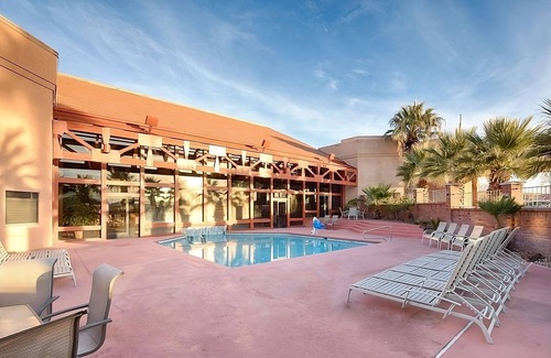St. George Hotel | Relaxing Stay at Red Lion Hotel St. George! Free breakfast, Pool, Restaurant!