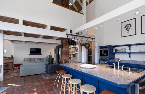 Friday Harbor House | Relaxing two-bedroom, hot tub, pet friendly (HH)