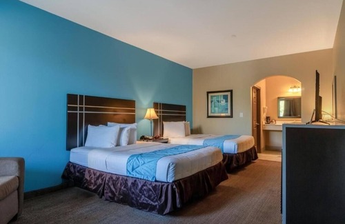 Moulton Hotel | Relaxing Unit Near Tracie’s Bar With Parking And Daily Breakfast
