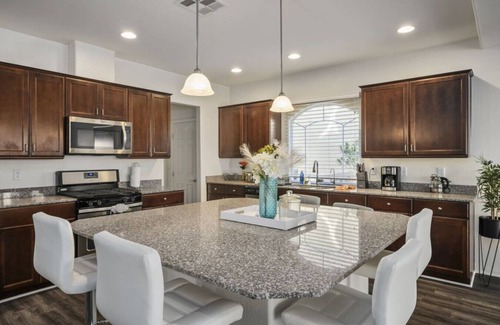 Enterprise House | Relaxing Vegas Stay with BBQ & Games