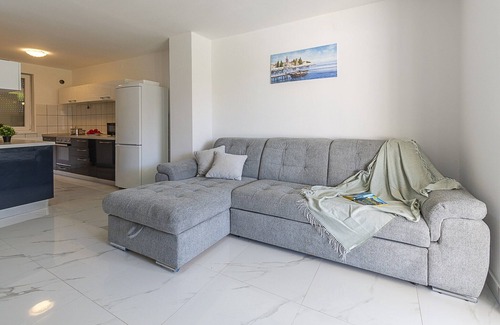Rosini Villa | Relaxing Villa near Porec with Pool
