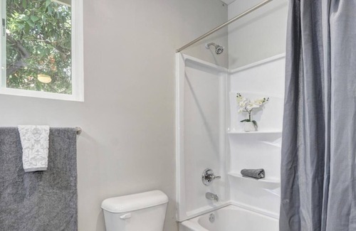 West Sacramento House | Relaxing West Sacramento private residence