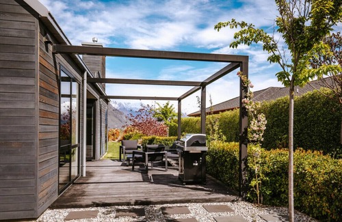 Wanaka House | Release NZ - Black Peak View