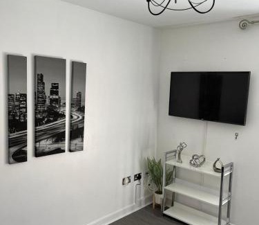 Wolverhampton Apartment | Remarkable 2-Bed Apartment in Wolverhampton
