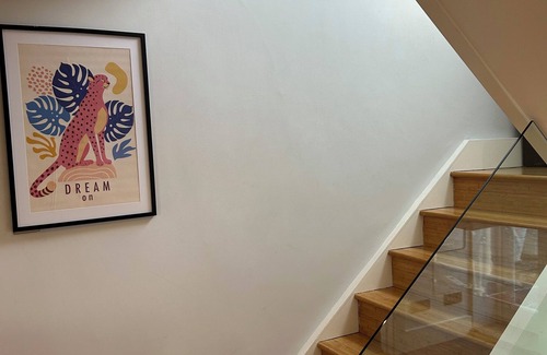 Oval Apartment | Remarkable 2-bed House in London