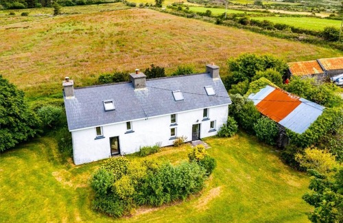 Ardnatrush Cottage | Remarkable remote 3-Bed Cottage in Ahakista durrus