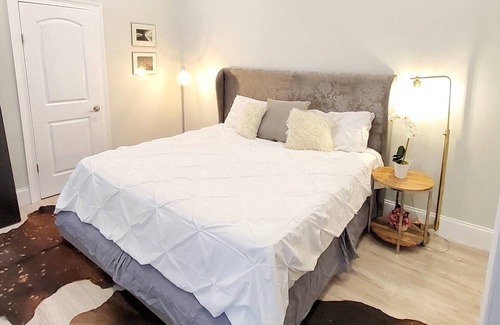 Eastside Apartment | Remodeled 1st floor Gem in Historic Savannah