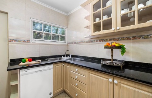 Shiribana House | Remodeled 3BR2BA ~ Cozy ~ Central ~ Private Pool!