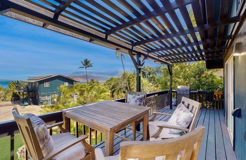 Kihei Cottage | Remodeled cottage with AC, ocean views, yard & lanai - near beach, golf & dining