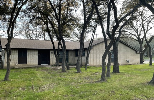 Cross Mountain House | Remodeled hill country house, pool, 1.25 fenced acres Fiesta Texas - Sea World