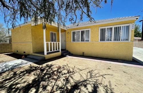 Lancaster House | Remodeled Home ☞ EV Charger ☞ Garage ☞ Swamp Cooler ☞ Private Patio