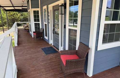 Whitesboro House | Remodeled house, 15 min. to Lake Texoma- pickleball and sand volleyball courts.